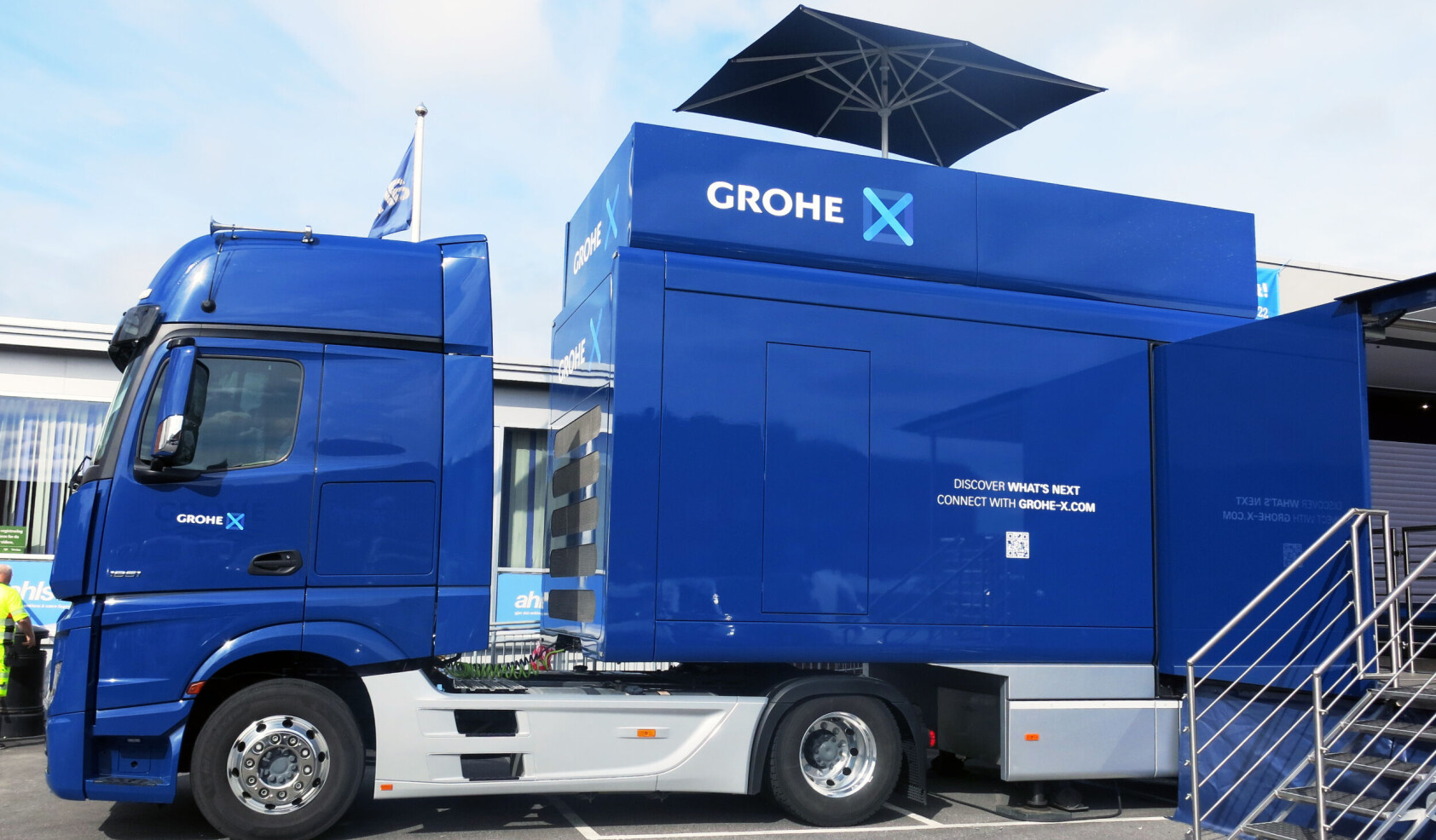GROHEs truck kommer til Norge på VVS-dagene 19.-21. oktober. Trucken er best beskrevet som et mini «opplevelsessenter» på hjul og vil gi besøkende en opplevelse de sent vil glemme. GROHEs truck kommer til Norge på VVS-dagene 19.-21. oktober. Trucken er best beskrevet som et mini «opplevelsessenter» på hjul og vil gi besøkende en opplevelse de sent vil glemme.