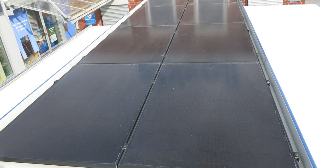 Solceller på taket av trucken. Solceller på taket av trucken.
