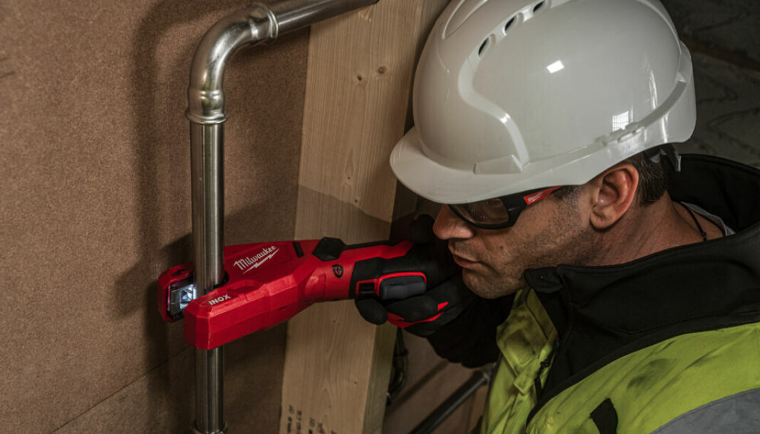 Milwaukee Tool blir brukt av fagfolk i hele verden. På bildet ser du deres nye M12 PCSS, MILWAUKEE® RAPTOR. Milwaukee Tool blir brukt av fagfolk i hele verden. På bildet ser du deres nye M12 PCSS, MILWAUKEE® RAPTOR.