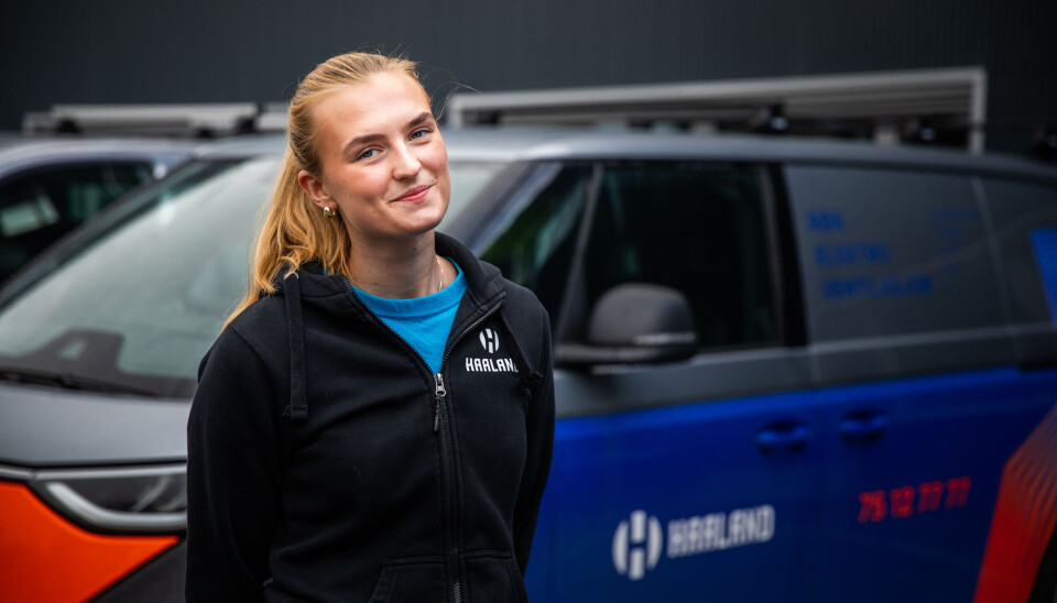 Kaja (19) byttet ut skolebenken med firmabil og vernesko