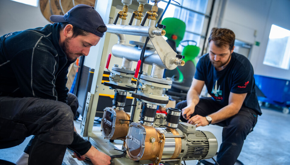 På fabrikken til Jets på Hareid setter de sammen vakuumpumper og toaletter før de sendes ut til store deler av verden.