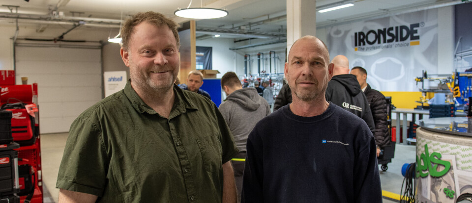 FORNØYDE: Deltakerne Oddbjørn Jansen (t.v.) og Knut Meiningen fra Christiania Rørleggerbedrift var strålende fornøyde med fagdagen. – Det er viktig med faglig påfyll, spesielt siden mange av oss ikke driver med sprinkler til vanlig, sier Jansen.