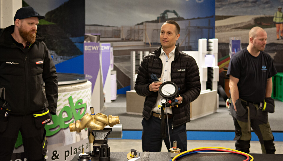 KATEGORI 4: Tom Fjordang (Resideo) demonstrerer hvordan man driver service og vedlikehold på en kategori 4-ventil under Rørleggernes fagdag på Kløfta.